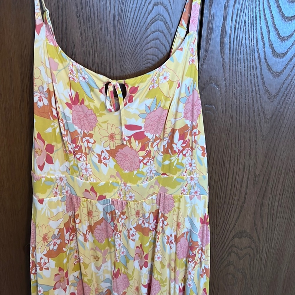 Torrid knee length yellow floral sundress with pockets